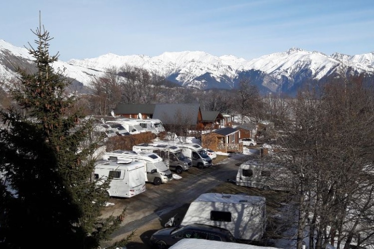 de camper serviceplaats op de Col la Toussuire les Sybelles Maurienne Savoie sneeuw caravan park