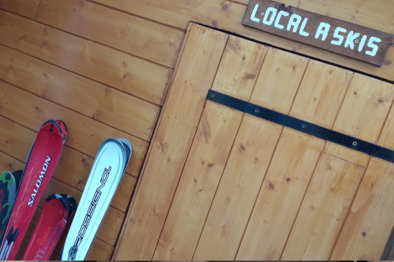 Un local à ski sur le camping caravaneige du Col la Toussuire les Sybelles Maurienne Savoie