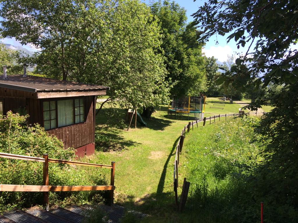 Vente à emporter de vin de savoie sur le camping caravaneige du Col la Toussuire les Sybelles Maurienne Savoie