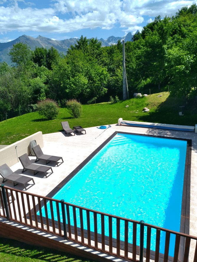 piscine extérieure chauffée sur la Toussuire